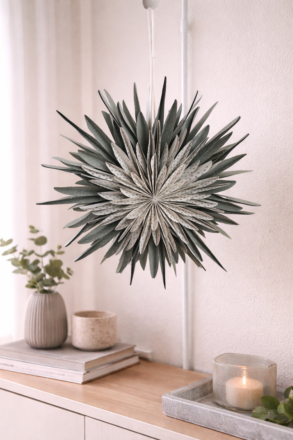 Dalia Pergament Papierblume grau-grün mit silber Punkten D.40 cm
